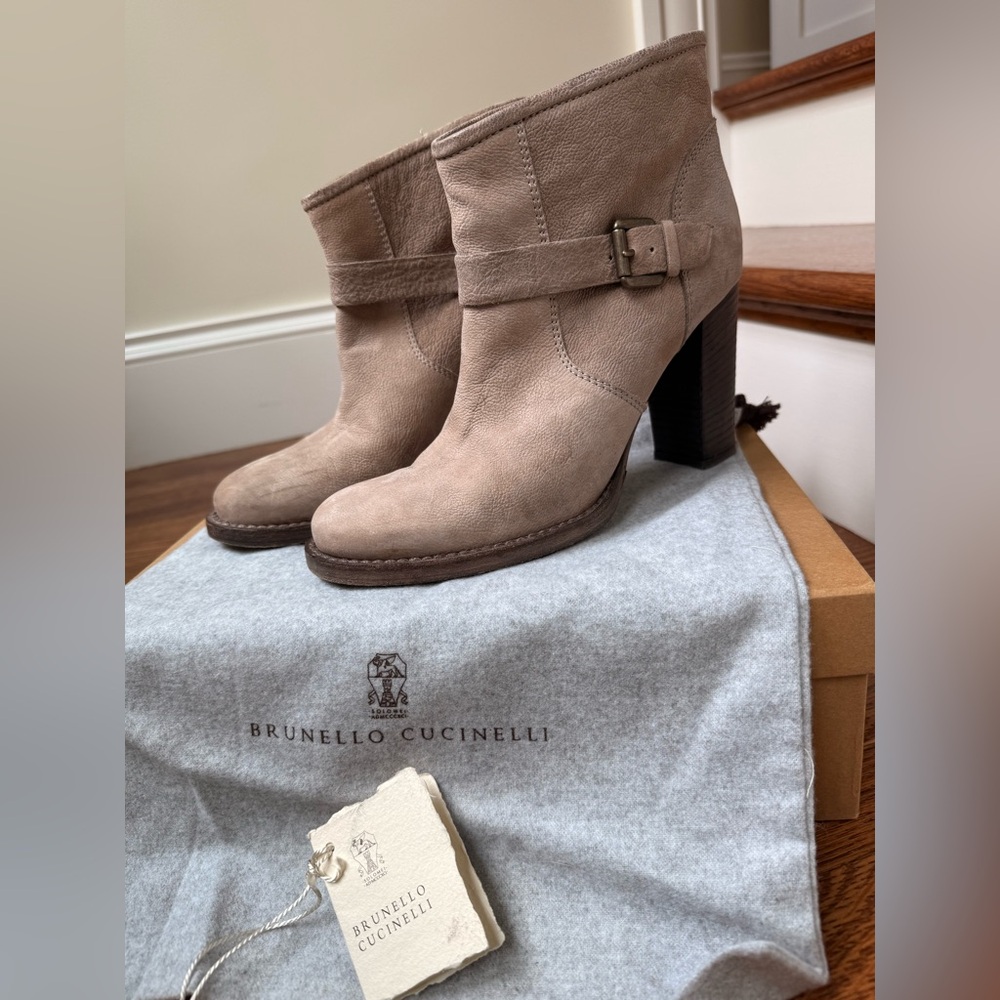 BRUNELLO CUCINELLI Leather Heeled Ankle Boots Italy Designer Luxury Buckle 41